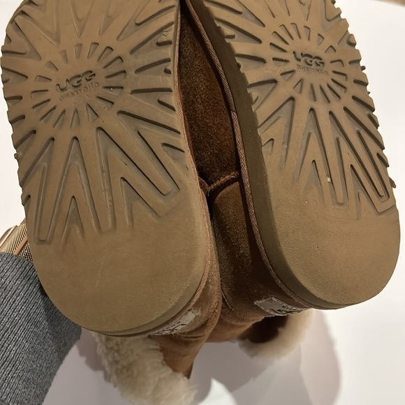 UGG Bailey Button Brown Short Sheepskin Boots - Picture 12 of 15